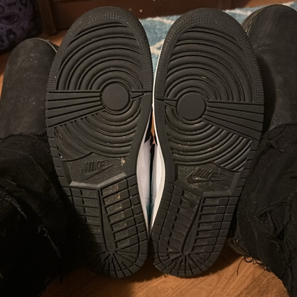 Jordan Retro 1 8.5 - Picture 2 of 4